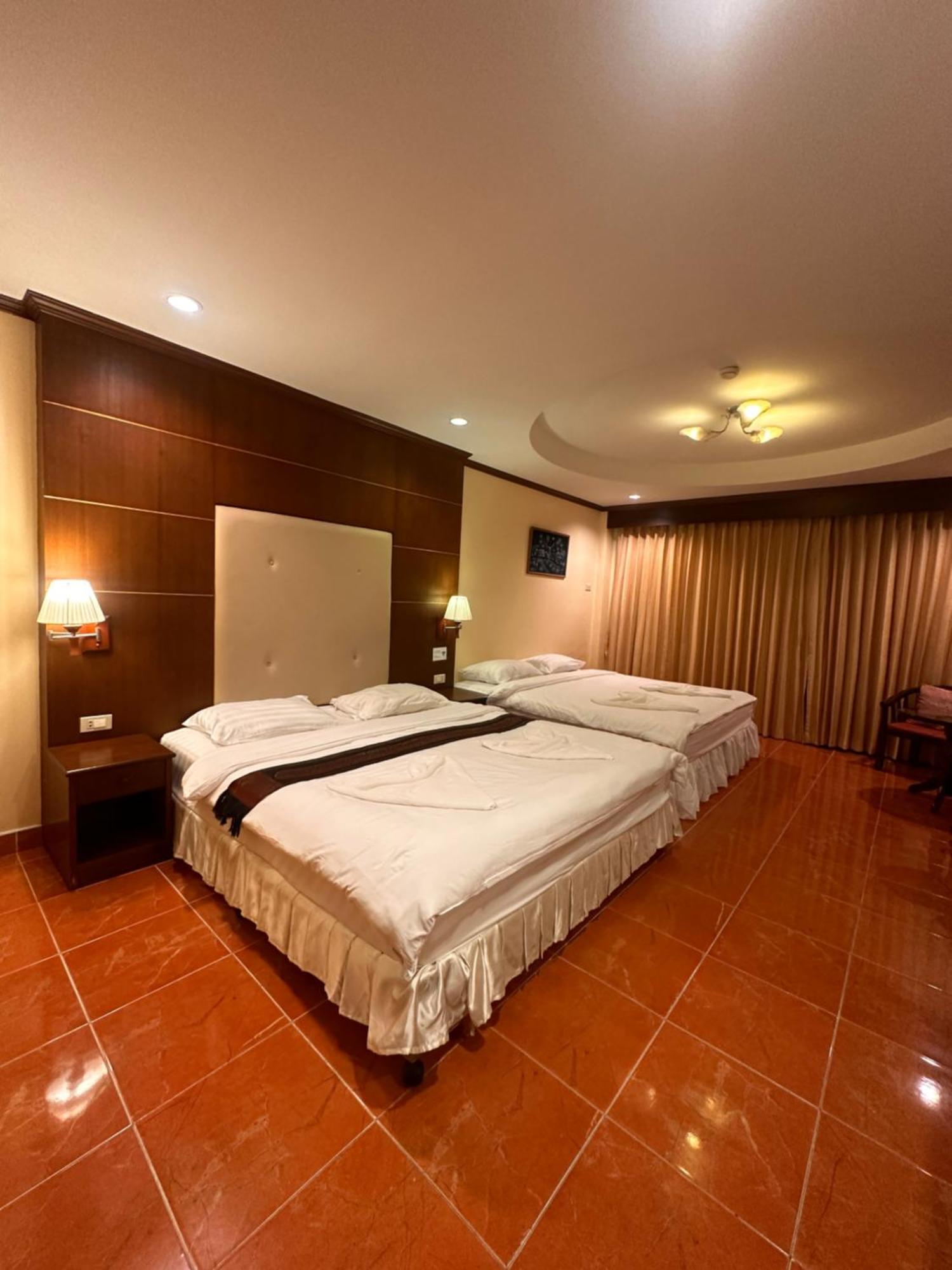 Centre Point Nanai Patong Exterior foto