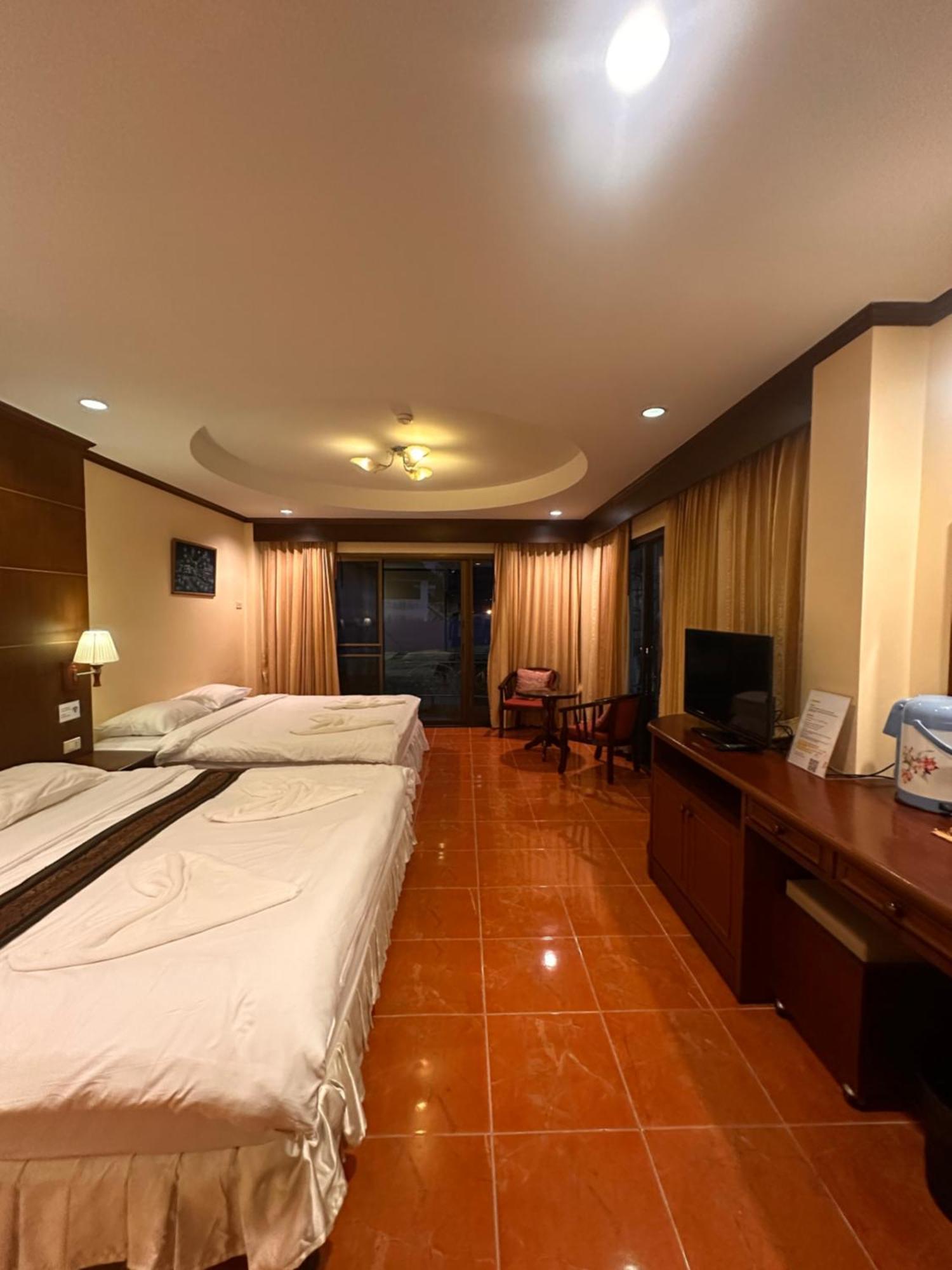 Centre Point Nanai Patong Exterior foto